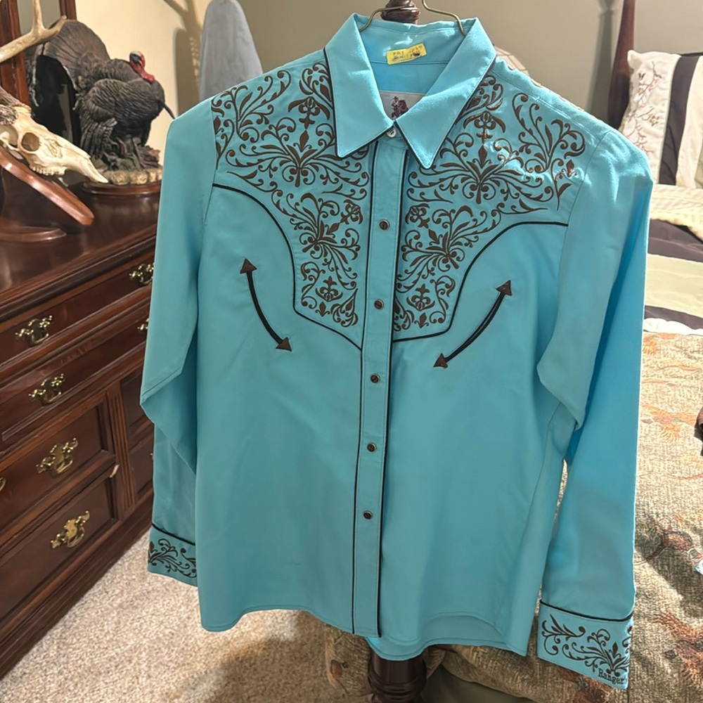 Ladies pearl snap shirt